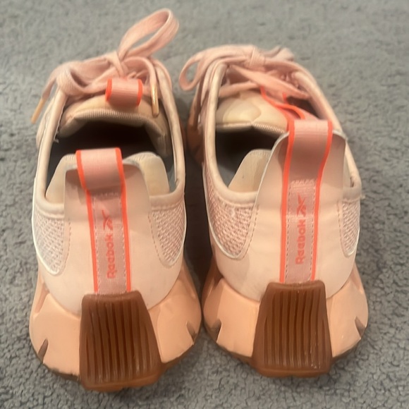 Peach 🍑 Reeboks - Picture 5 of 8